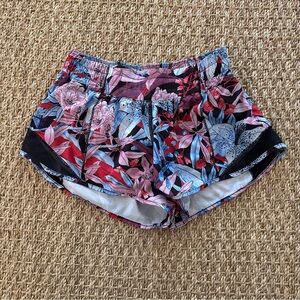 Lululemon Hotty Hot Short ll 2.5”. Lush Lillies Multi/Black. Size 4.